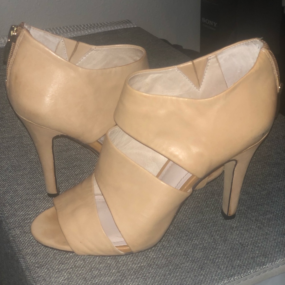 Vince Camuto tan leather sandals